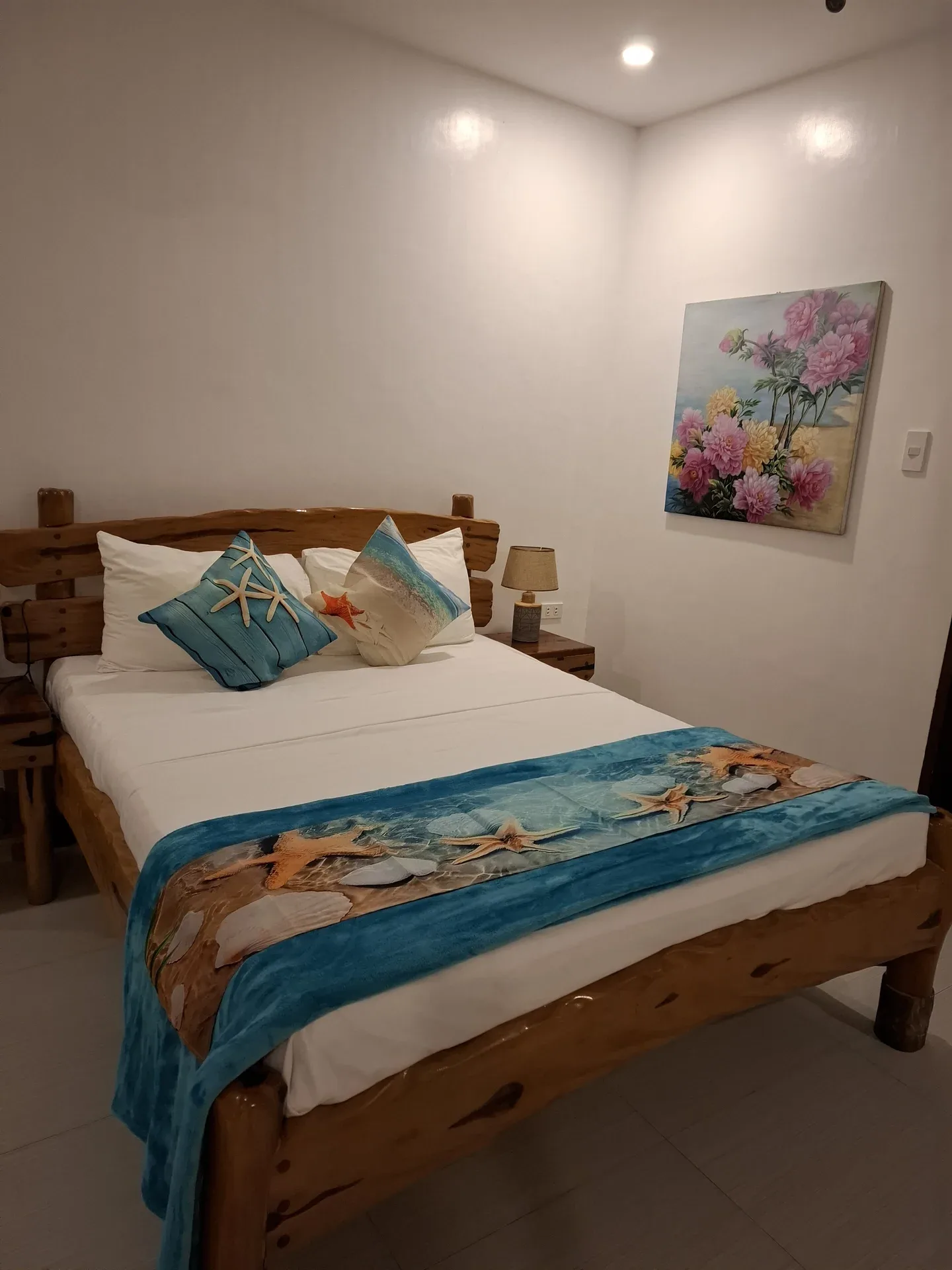 Queen bedroom at Rosalia's Place
